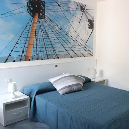 On The Promenade Of Stintino, With Air Conditioning And Private Bathroom *