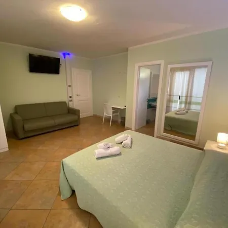 Hotel On The Promenade Of Stintino, With Air Conditioning And Private Bathroom Stintino
