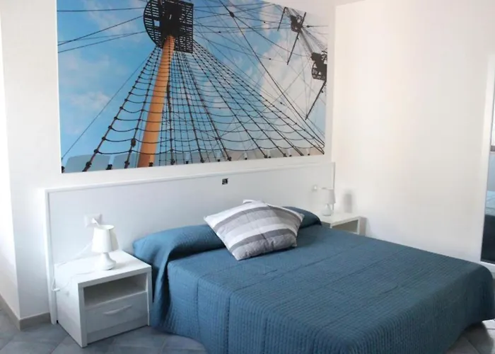 On The Promenade Of Stintino, With Air Conditioning And Private Bathroom *