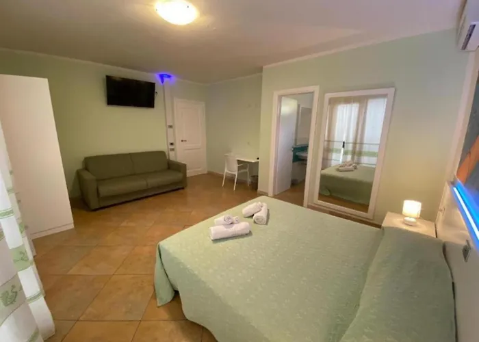 Hotel On The Promenade Of Stintino, With Air Conditioning And Private Bathroom Stintino