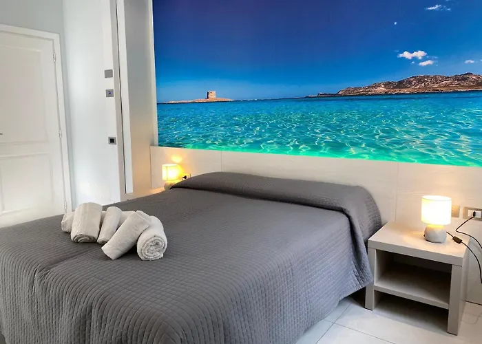 On The Promenade Of Stintino, With Air Conditioning And Private Bathroom * Stintino