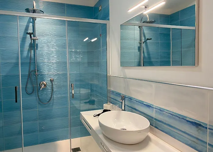 Hotel On The Promenade Of Stintino, With Air Conditioning And Private Bathroom *