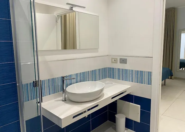 On The Promenade Of Stintino, With Air Conditioning And Private Bathroom Stintino